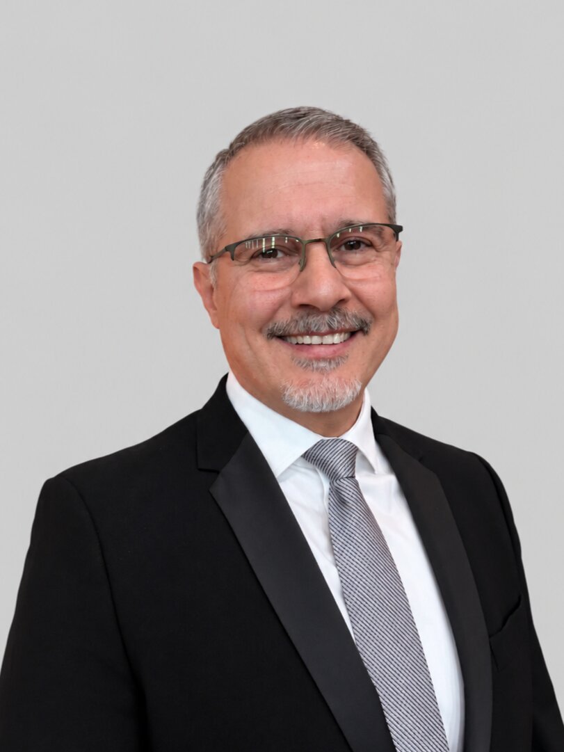 Dr. Nicolas Yasmine